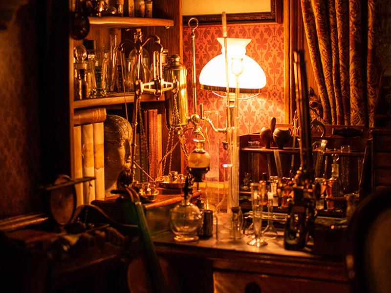 Circuit Sherlock Holmes